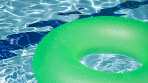 Obujte sa na kúpalisku! Týchto 11 zásad vám pomôže proti plesni na nohách