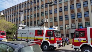 V Bratislave sa dymilo zo strechy. Budovu univerzity museli evakuovať