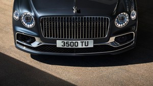 Športovo aristokratické Bentley Flying Spur: Vytiahne až 333 km / h