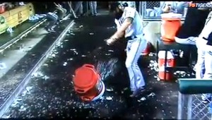 ZÁBERY ZO ZÁKULISIA: Bejzbalista demoluje striedačku!