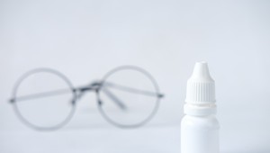Nové očné kvapky, ktoré môžu nahradiť okuliare: Už v predaji