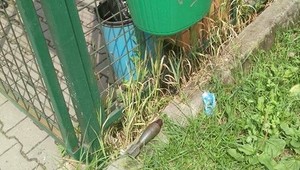 Pyrotechnici zasahovali na sídlisku. Pri odpadkovom koši ležal granát