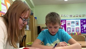 Zdravotne znevýhodnené deti v normálnych školách. Pomáha im to, tvrdia odborníci