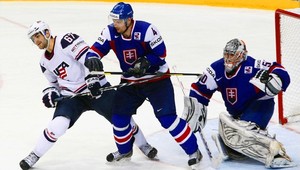 Slováci v dejisku turnaja. Proti USA s Lacom v bránke