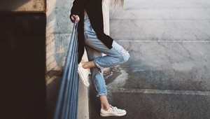 Jesenným HITOM sú rifle, ktoré vás zoštíhlia: Tento trend sa vám bude páčiť