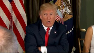 Trump už testuje firmy pre výstavbu múru na hranici s Mexikom. Peniaze na to stále nemá