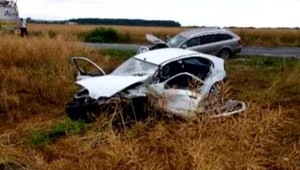 Pri čelnej zrážke dvoch áut zasahoval vrtuľník