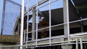 Robotník sa pošmykol, pád zo strechy neprežil