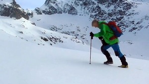 Každých päť minút spadla lavína. Skialpinisti na horách zažívajú rušné chvíle