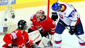 Michal Handzuš (35). Pre zranené slabiny odkladá prípravu na NHL