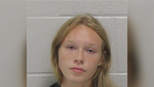 Plač na sociálnej sieti jej nepomohol: 17-ročné dievča čelí podozreniu z vraždy rodičov