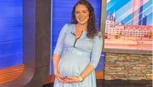 Plodová voda jej praskla v priamom prenose: Moderátorka vysielala ešte tri hodiny!