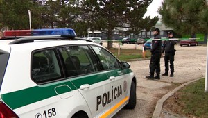 Policajti od rána zasahujú na policajnej akadémii v Bratislave. Má ísť o zneužívanie právomoci verejného činiteľa
