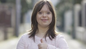 Dievča s Downovým syndrómom bude moderovať v televízii počasie