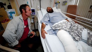 Surfista prežil dvojnásobný útok žraloka