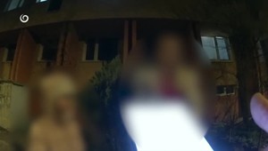 Osemročné dievčatko bolo v noci samé na lavičke, okoloidúci zalarmovali políciu