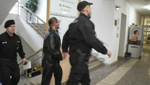 Dobodal ju v policajnom aute: Stalo sa to pred očami policajnej hliadky