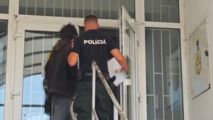 Matka roky nosila nezamestnanému synovi nákup. Surovo ju zmlátil pre nanuk inej príchute