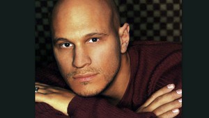 Vo veku 43 rokov zomrel country spevák Kevin Sharp