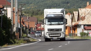 Obyvatelia Dvorianok protestovali proti kamionistom, spôsobili dlhé kolóny