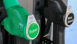 Vedci zistili príčinu, prečo milujeme vôňu benzínu