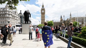 Už viac ako tri milióny Britov podpísali petíciu. Žiadajú nové referendum