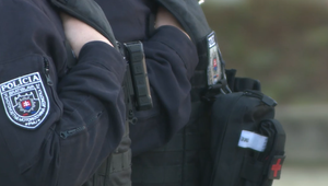 Dráma v Seredi: Muž sa mal zabarikádovať a vyhrážať sa ublížením si