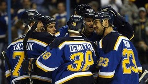 Pocta Demitrovi. Legenda NHL si ho pripomenula nádherným gestom