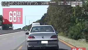 Neobvyklý dopravný priestupok. Policajti pokutovali vodiča za nízku rýchlosť