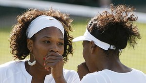 Sestry Williamsové vyhrali v Melbourne štvrtýkrát debla