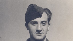 Klamal, že má už osemnásť, aby ho vzali bojovať proti nacistom. Potopil im loď s dôležitým nákladom. Ivan Otto Schwarz