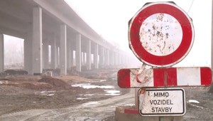 Po páde dodávky z rozostavaného mosta zomreli dvaja ľudia