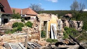 Staré domy dedia vnuci, ktorí sa do nich nesťahujú. Obce majú problém