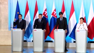 Lídri V4 a Beneluxu sa zhodli, že v otázke migrácie sa asi nikdy nezhodnú