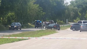 Pokus o vraždu: Muž dobodal ženu do oblasti hlavy, následne bodol aj seba