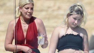 Tori Spelling  sa chcela pochváliť úspechom dcéry, schytala kritiku: TOTO vraj prepískla!