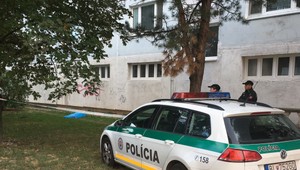 V Petržalke vypadol z okna paneláka muž