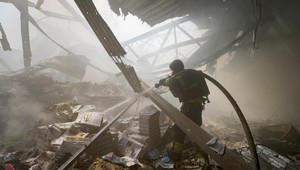 832. deň na Ukrajine: Pri ruskom raketovom útoku v Dnipre bolo zranených sedem ľudí vrátane dvoch detí