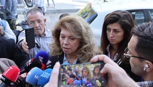Podľa exit pollov v prvom kole bulharských prezidentských volieb tesne zvíťazila Jotovová