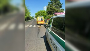 Na priechode pre chodcov zrazilo auto len 16-ročné dievča