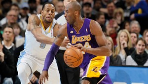 NBA: Slimačí Lakers doplatili na Howardovu slabinu