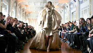 Šik je odev z budúcnosti. Na svet sa rúti Futurama