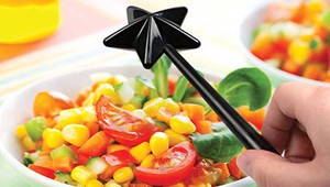 Pridávate si ustavične soľ do jedla? Môžete si vážne poškodiť obličky