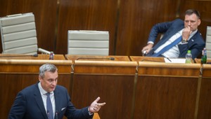 Tomáš Taraba končí vo funkcii ministra. Parlament ho odvolal 77 hlasmi