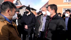 Premiér Heger v osadách na východe: Miestnym tvrdil, že prídu lepšie časy a problém s peniazmi nebude