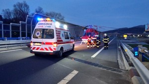 Nehoda na R1. Auto zrazilo 3-ročného chlapca