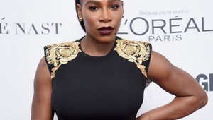 Serena prvýkrát po pôrode na akcii v minišatách