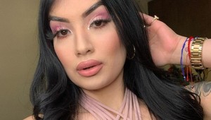 Syn ju prosil, aby v TOMTO outfite nechodila na ulicu: Môže sa matka takto obliecť?