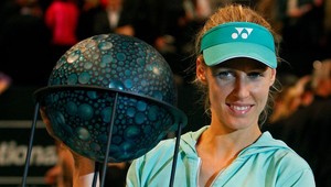 V parížskej hale titul pre Dementievovú