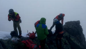 Horskí záchranári mali v noci plné ruky práce. Dvojicu horolezcov museli vyslobodiť z Kežmarského štítu